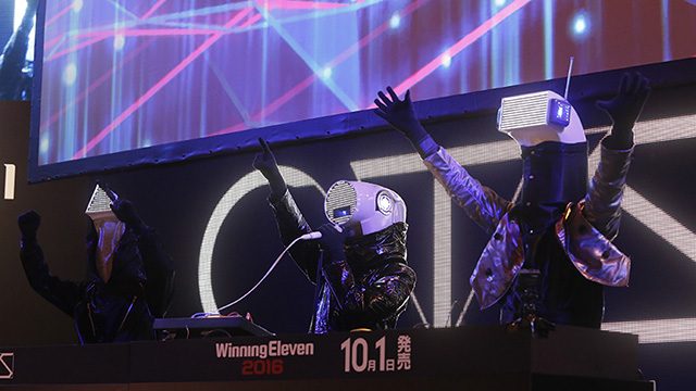 『ウイニングイレブン 2016』公式タイアップソングが25日より配信開始! ライブが披露された「東京ゲームショウ2015」のイベントもレポート!