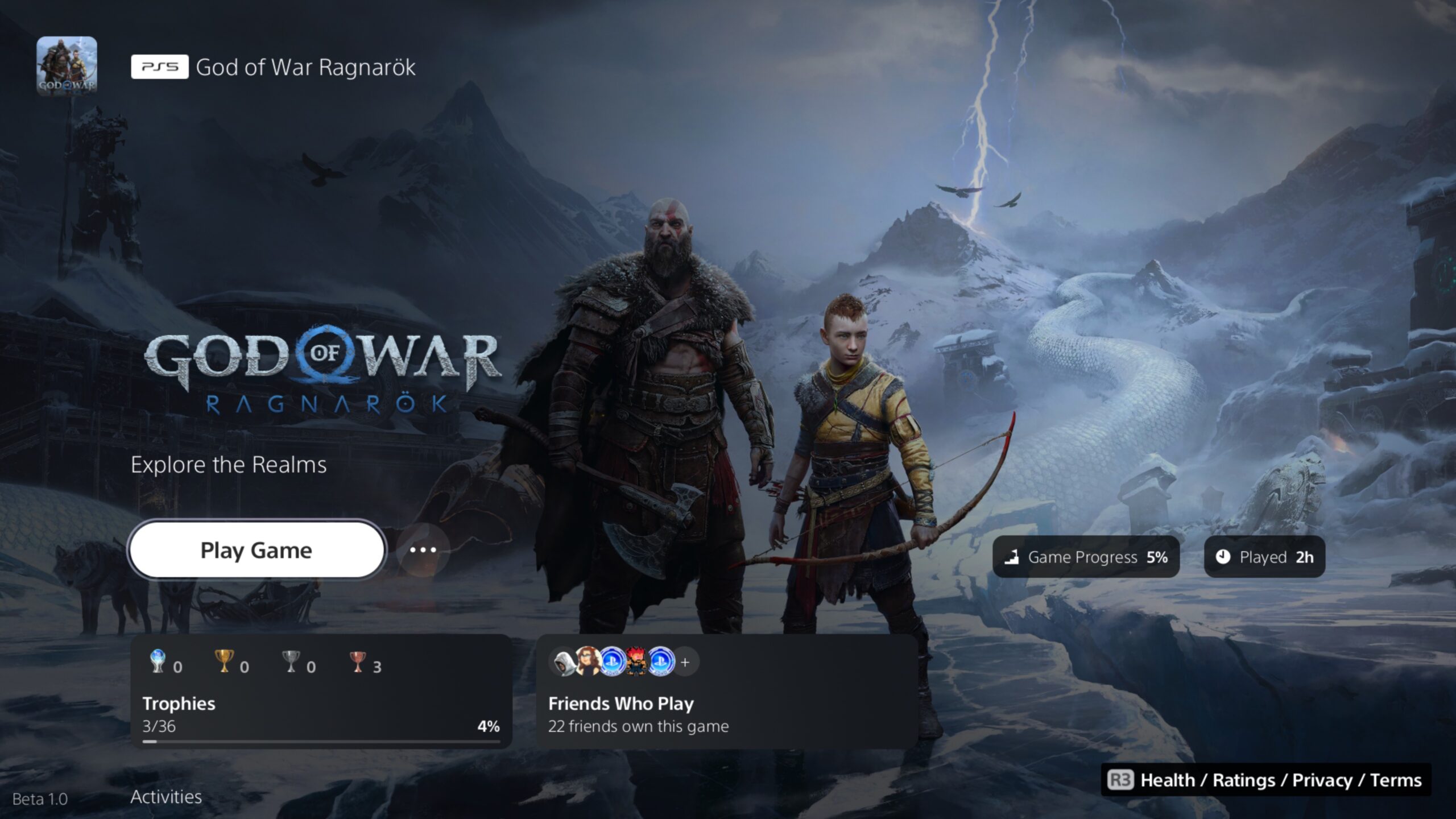  "Ảnh chụp màn hình giao diện người dùng PlayStation 5 hiển thị ô xếp “Những người bạn cùng chơi” mới trong trung tâm trò chơi God of War Ragnarok"